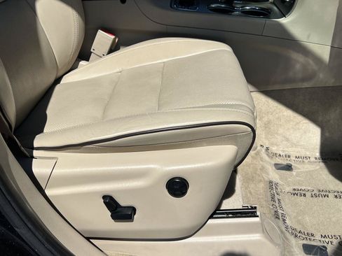 Used 2015 Jeep Grand Cherokee Overland w/ Advanced Technology Group AWD/4WD image 18