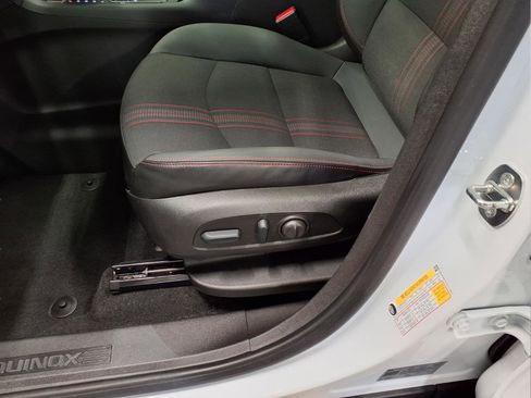 Used 2023 Chevrolet Equinox RS image 9