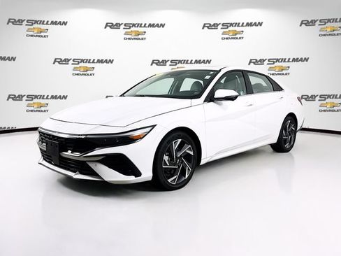 Used 2024 Hyundai Elantra Limited FWD image 3