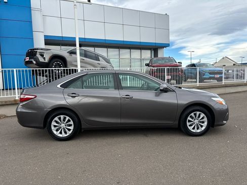 Used 2017 Toyota Camry LE image 6