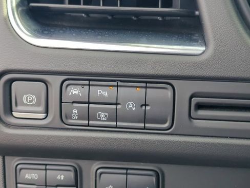 Used 2023 Chevrolet Suburban RST AWD/4WD image 20