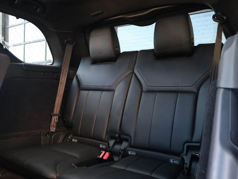 Used 2019 Land Rover Discovery HSE image 26