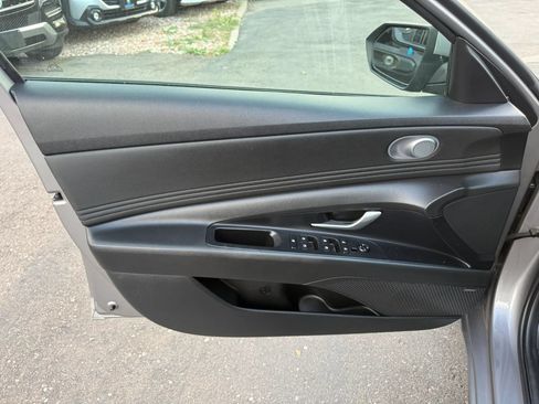 Used 2023 Hyundai Elantra Limited FWD image 31