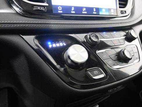 Used 2025 Chrysler Pacifica Select FWD image 29