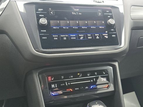 Used 2022 Volkswagen Tiguan SEL R-Line image 17