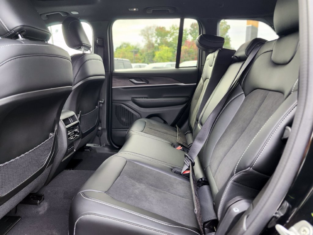 New 2026 Jeep Grand Cherokee Altitude AWD/4WD image 16