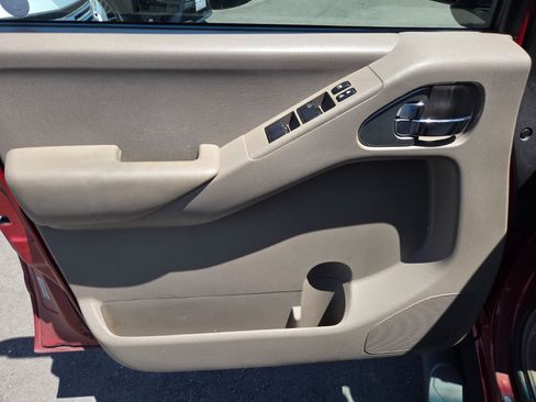 Used 2010 Nissan Frontier SE w/ Moonroof Pkg AWD/4WD image 7