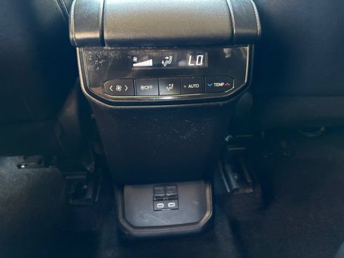 Used 2025 Toyota Highlander XSE AWD/4WD image 24