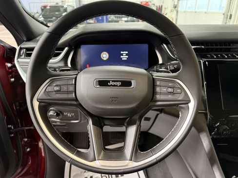 New 2025 Jeep Grand Cherokee L Laredo image 26