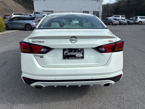 Used 2023 Nissan Altima 2.5 SV w/ SV Premium Package image 3