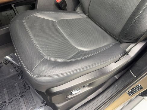 Used 2023 Land Rover Defender 130 X-Dynamic SE image 28