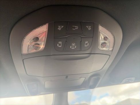 Used 2025 Chrysler Pacifica Limited FWD image 24