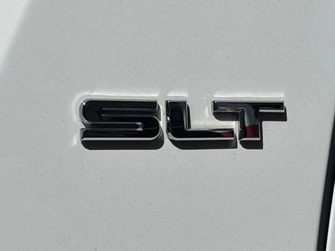Used 2019 GMC Acadia SLT w/ Black Edition FWD image 4