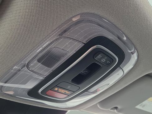 Used 2023 Hyundai Elantra Limited image 22