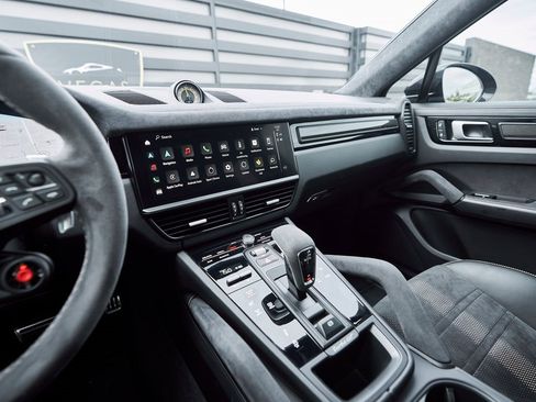 Used 2022 Porsche Cayenne Turbo GT image 63