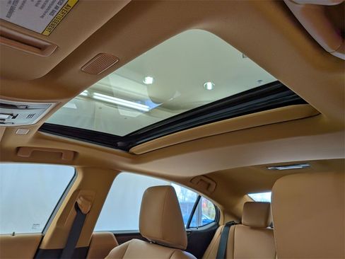 Certified 2024 Lexus ES 300h w/ Premium Package image 18