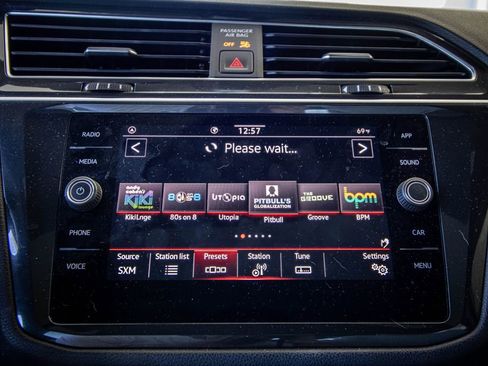 Used 2023 Volkswagen Tiguan SE R-Line image 41