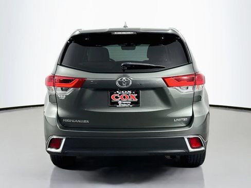 Used 2017 Toyota Highlander Limited Platinum FWD image 6