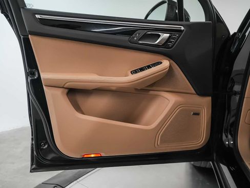Certified 2023 Porsche Macan AWD/4WD image 20