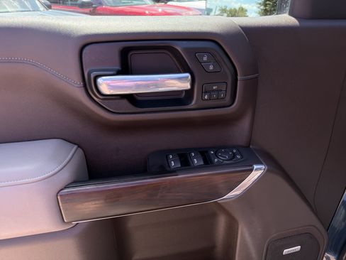 Used 2021 GMC Sierra 1500 SLT AWD/4WD image 10