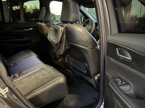 Used 2023 Jeep Grand Cherokee Altitude AWD/4WD image 7