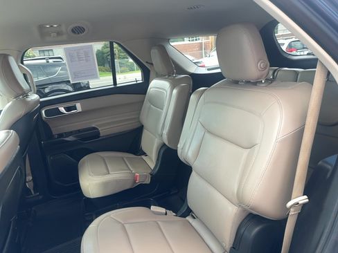 Used 2020 Ford Explorer XLT w/ Equipment Group 202A AWD/4WD image 11