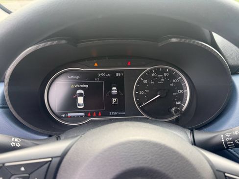 Used 2025 Nissan Versa SV FWD image 38