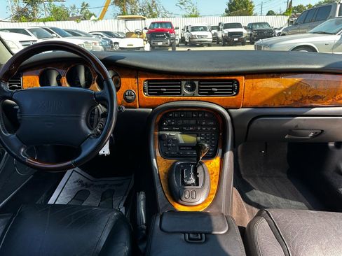Used 2003 Jaguar XJ8 RWD image 47