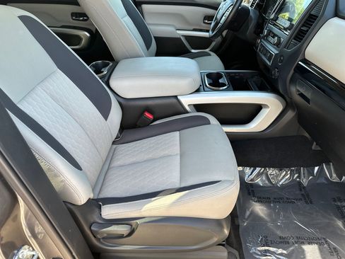 Used 2024 Nissan Titan SV w/ SV Convenience Package image 11