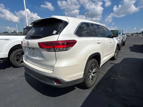 Used 2017 Toyota Highlander LE FWD image 8