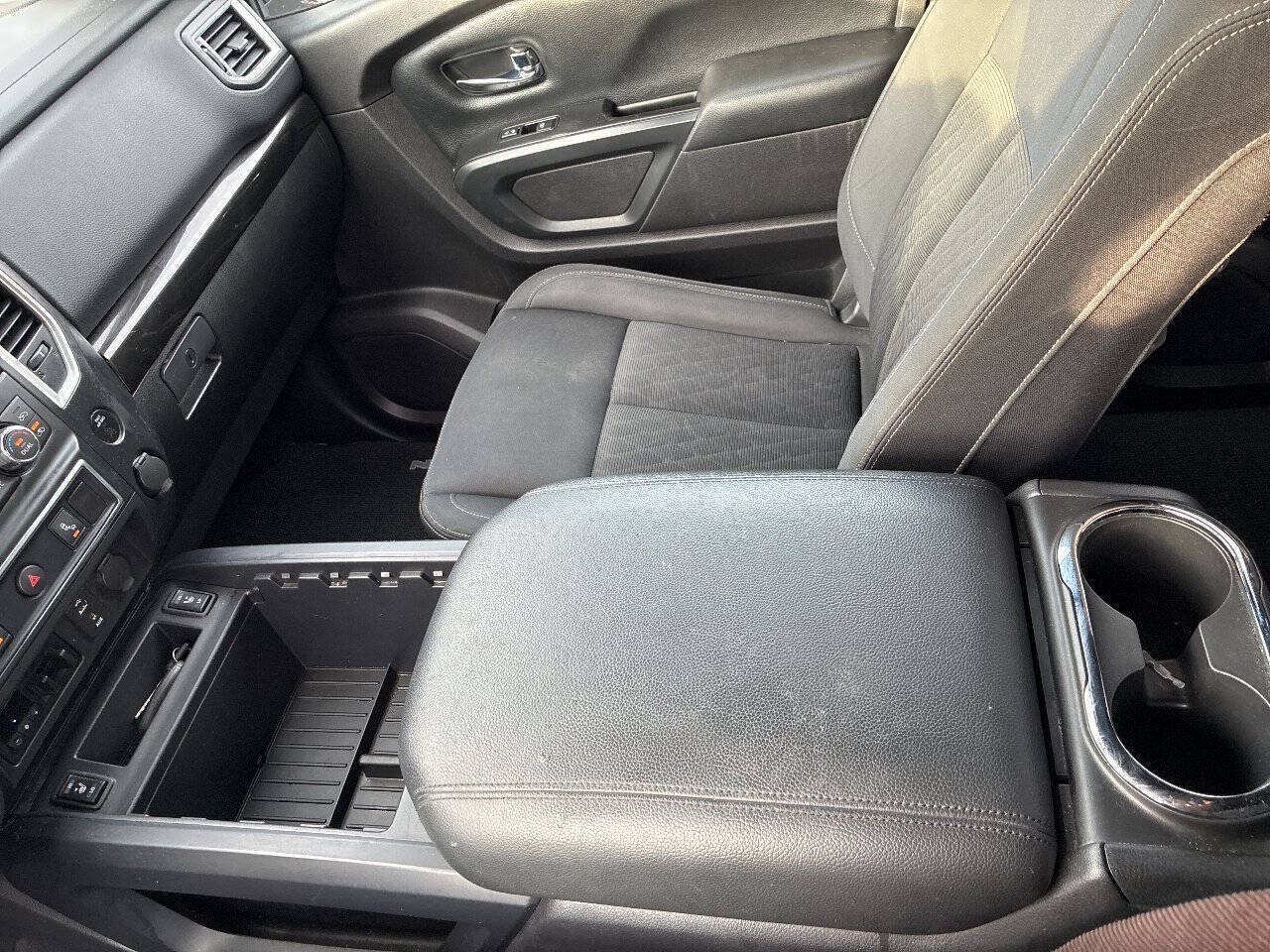 Used 2018 Nissan Titan SV AWD/4WD image 34