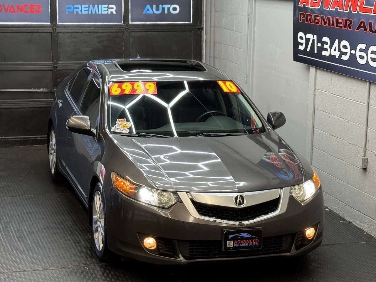 Used 2010 Acura TSX w/ Technology Package FWD image 2