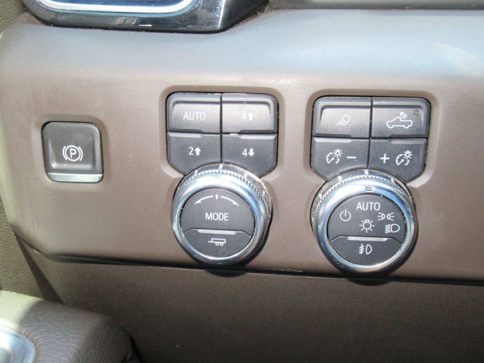 Used 2024 GMC Sierra 2500 Denali w/ Denali Reserve Package AWD/4WD image 23