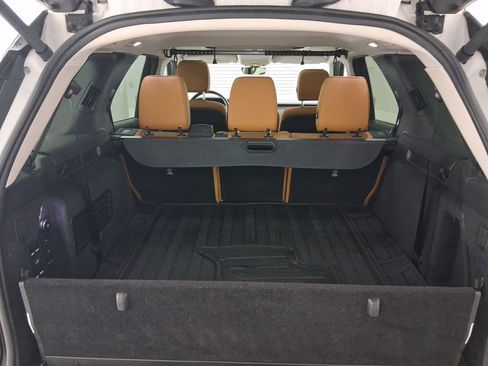 Used 2018 Land Rover Discovery HSE image 31