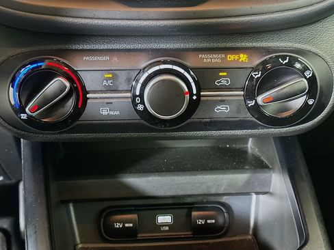 Used 2025 Kia Soul LX w/ LX Technology Package FWD image 23