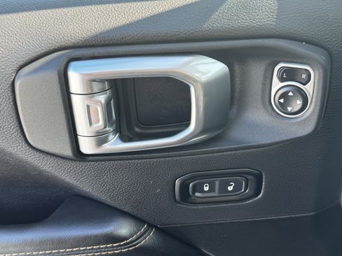 Used 2024 Jeep Wrangler Sahara image 24