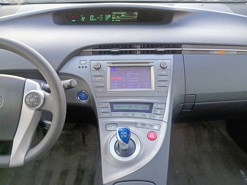Used 2013 Toyota Prius Three w/ Solar Roof Pkg FWD image 33