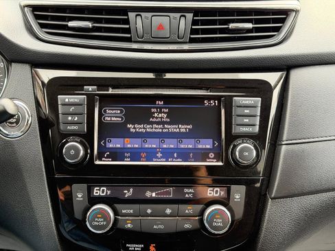 Used 2018 Nissan Rogue SV AWD/4WD image 52