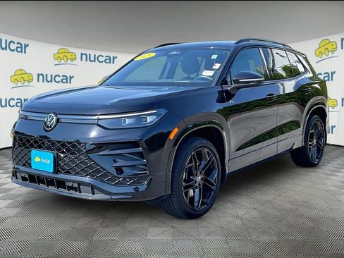 Used 2025 Volkswagen Tiguan SE R-Line AWD/4WD image 3