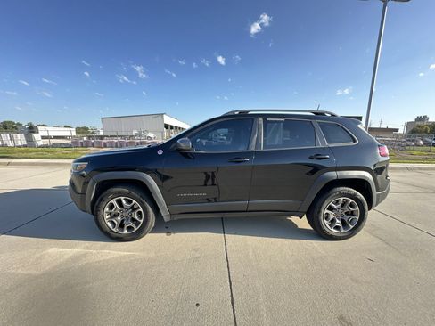 Used 2020 Jeep Cherokee Trailhawk w/ Cold Weather Group AWD/4WD image 11