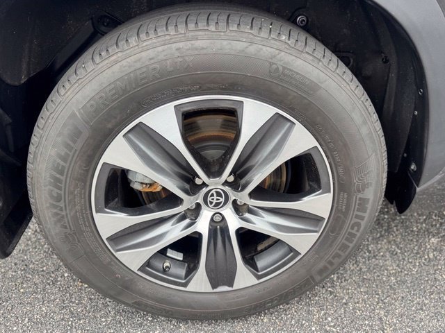 Used 2023 Toyota Highlander XLE w/ Protection Package #3 (TMS) AWD/4WD image 11