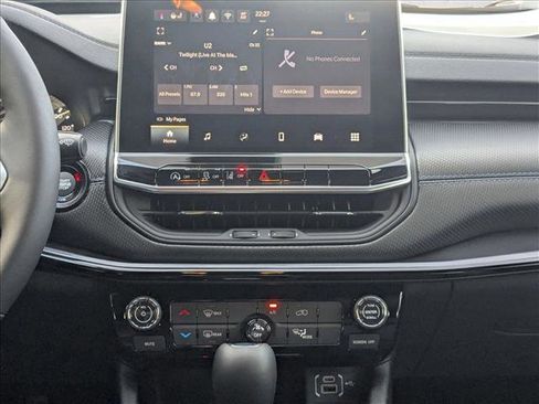 New 2026 Jeep Compass Latitude image 13