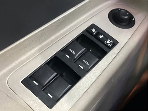 Used 2007 Chrysler 300 SRT8 w/ SRT Option Group II image 40