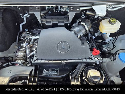 Used 2025 Mercedes-Benz Sprinter 2500 image 30