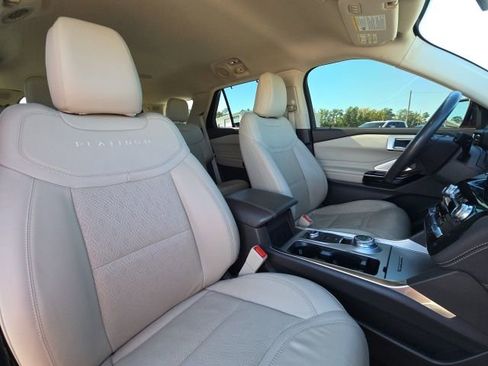 Used 2023 Ford Explorer Platinum w/ Technology Package image 22