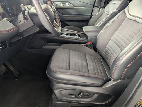 Used 2025 Ford Explorer ST-Line w/ ST-Line Street Pack image 13