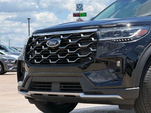 Used 2025 Ford Explorer Platinum w/ Ultimate Package AWD/4WD image 9