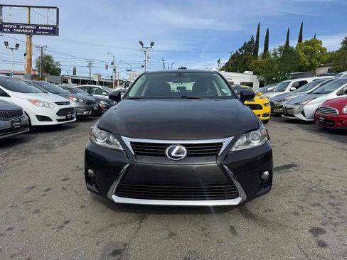 Used 2016 Lexus CT 200h w/ Accessory Package FWD image 2