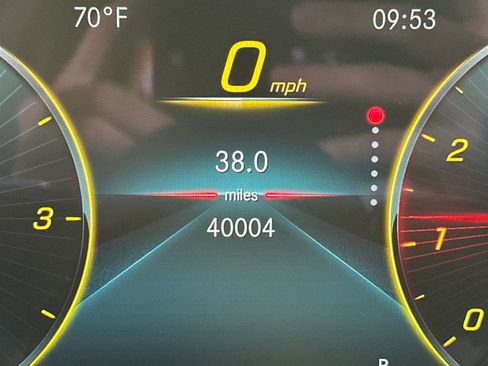 Used 2022 Mercedes-Benz E 350 Sedan image 4