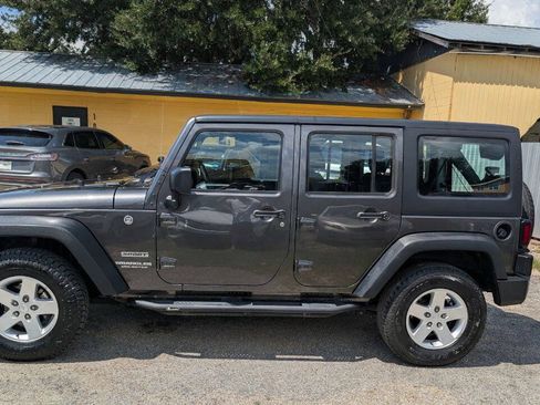 Used 2017 Jeep Wrangler Unlimited Sport w/ Connectivity Group AWD/4WD image 7
